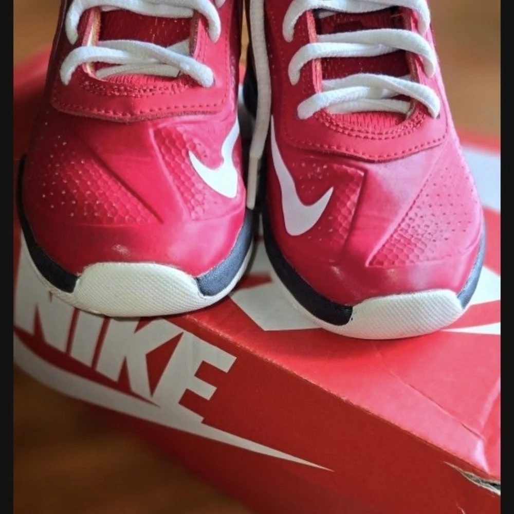 Nike Team Hustle Little Kids Red Sneakers Sz. 12.5